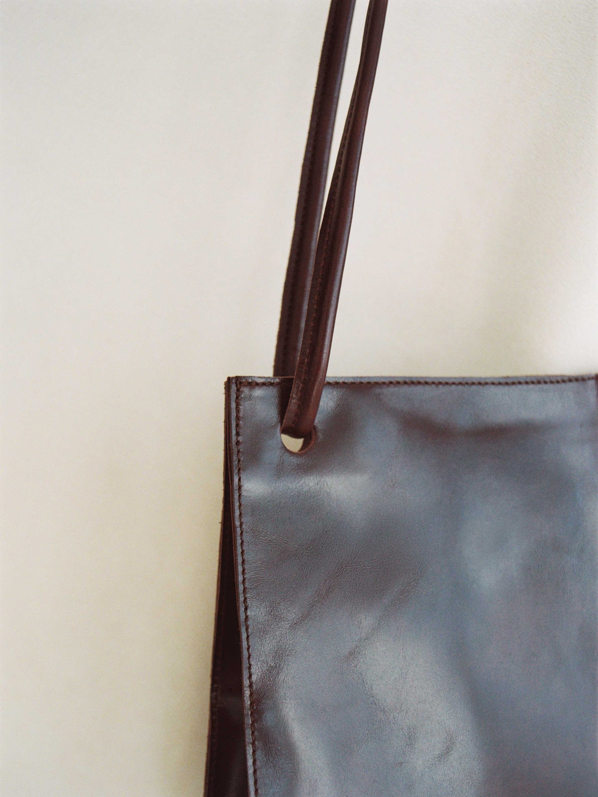 square leather shoulder bag with string straps in brown
