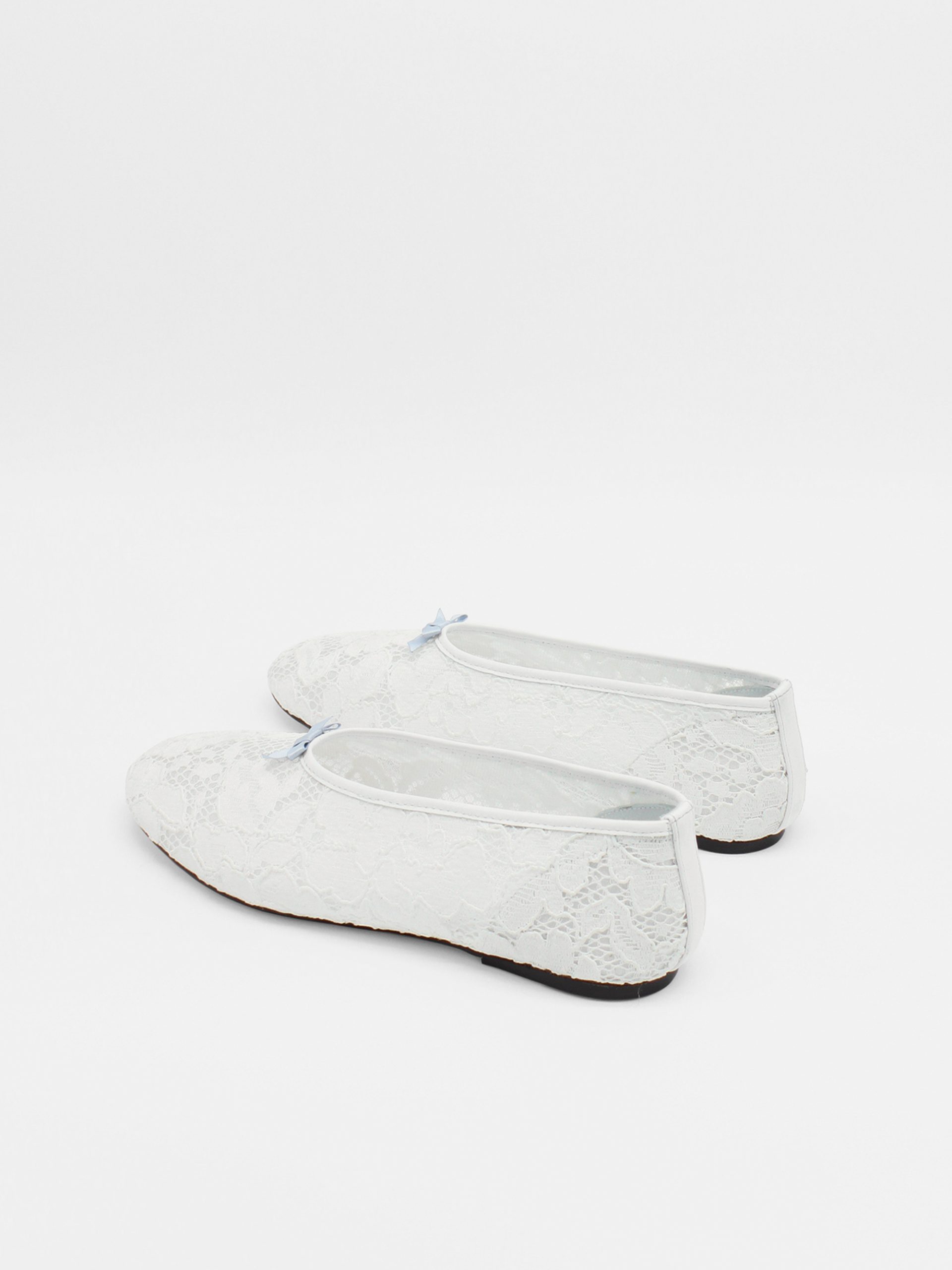 Ballet flats in lace fabric in white