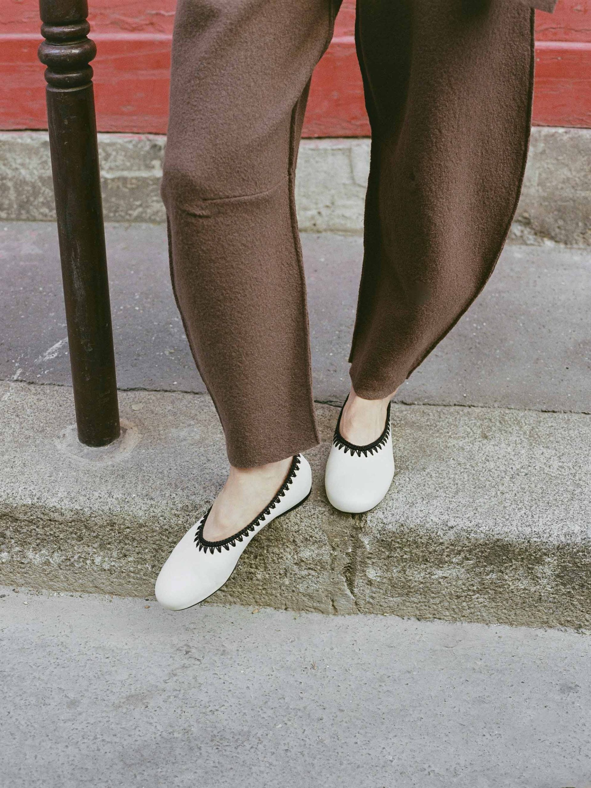 Round toe flat ballerinas