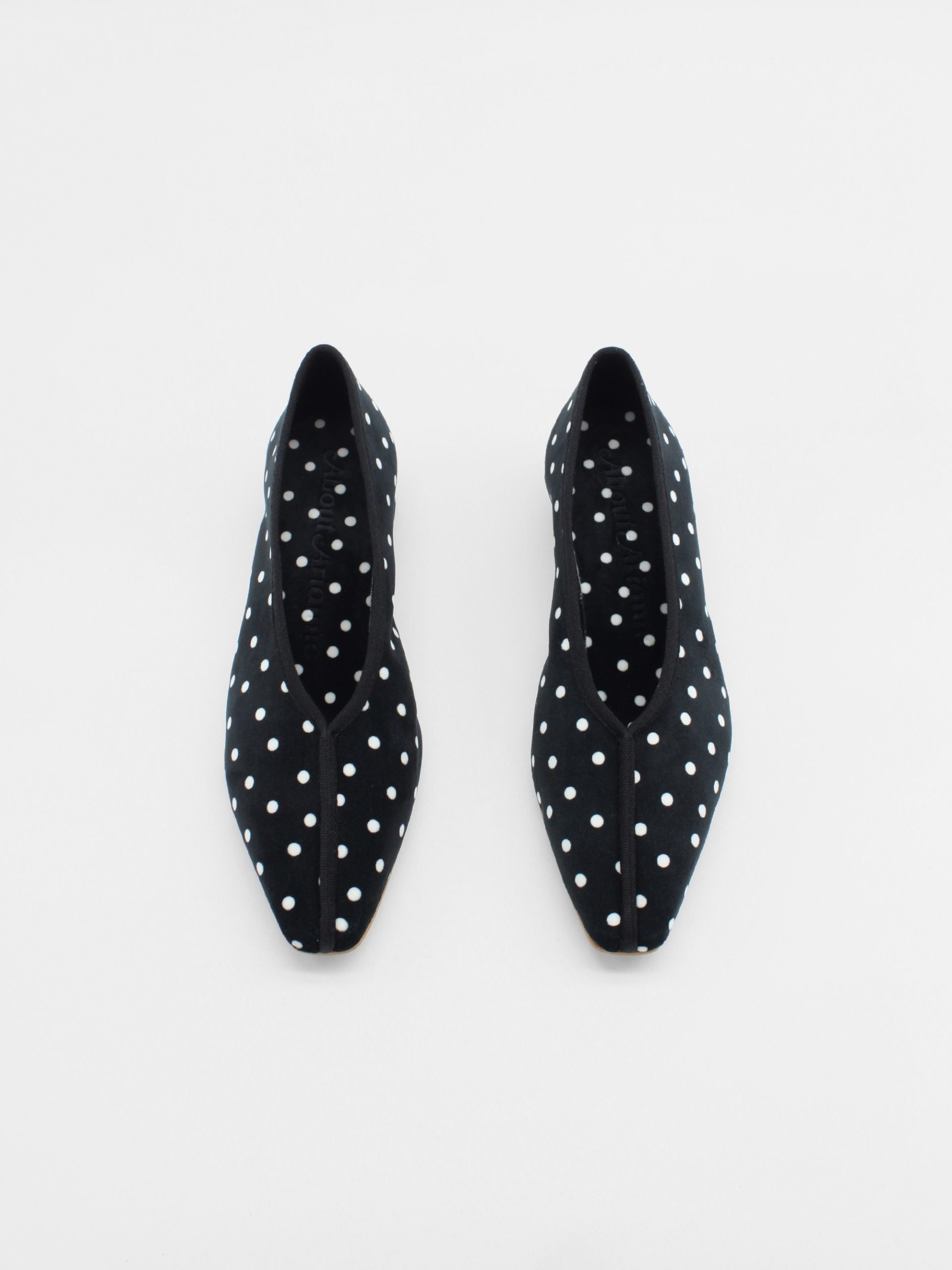 pointy square pumps in suede with polka dots