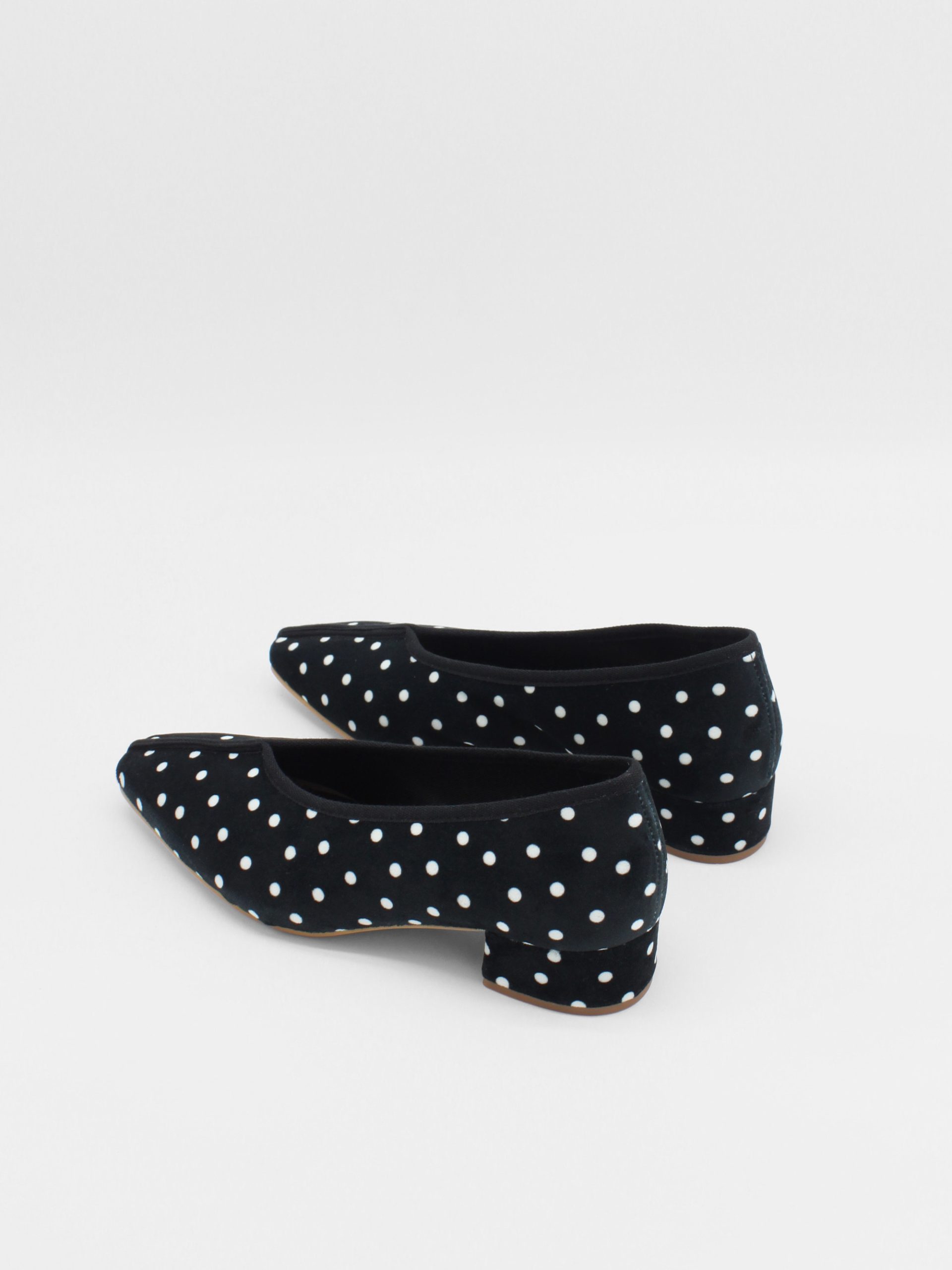 pointy square pumps in suede with polka dots