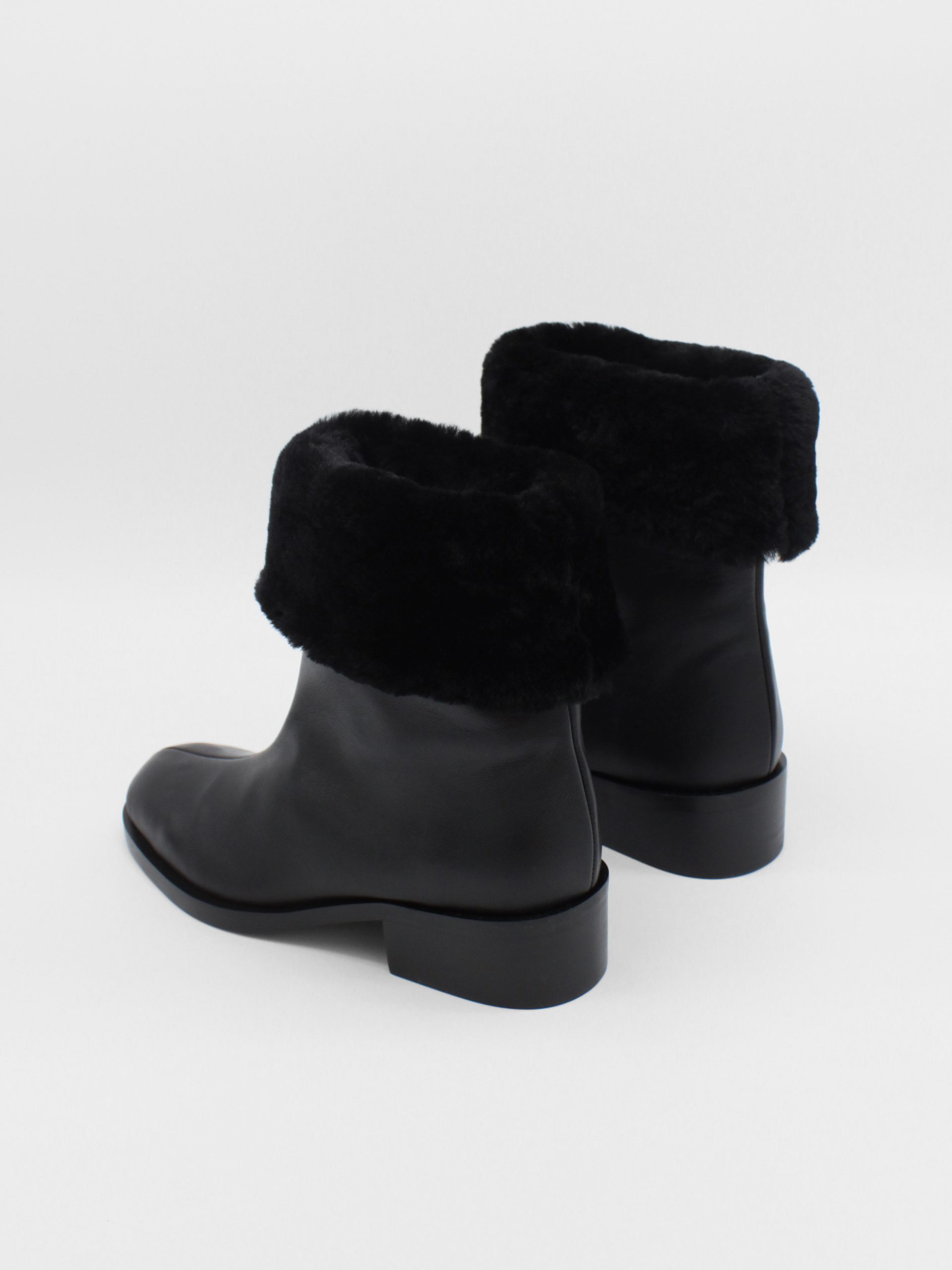 fur lined mid rise boots in black leather