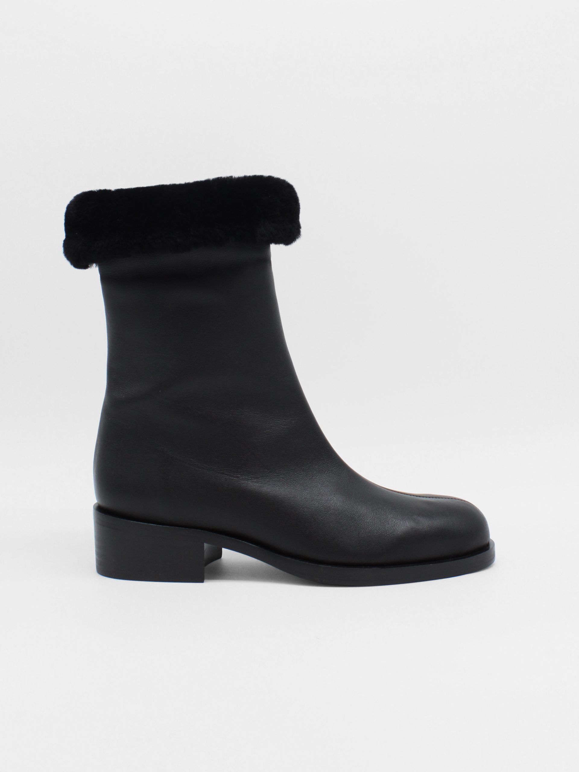fur lined mid rise boots in black leather
