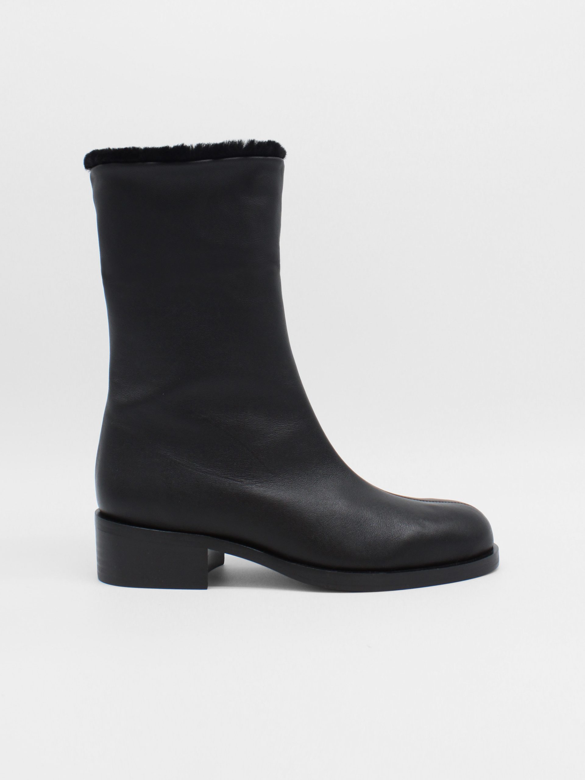 fur lined mid rise boots in black leather