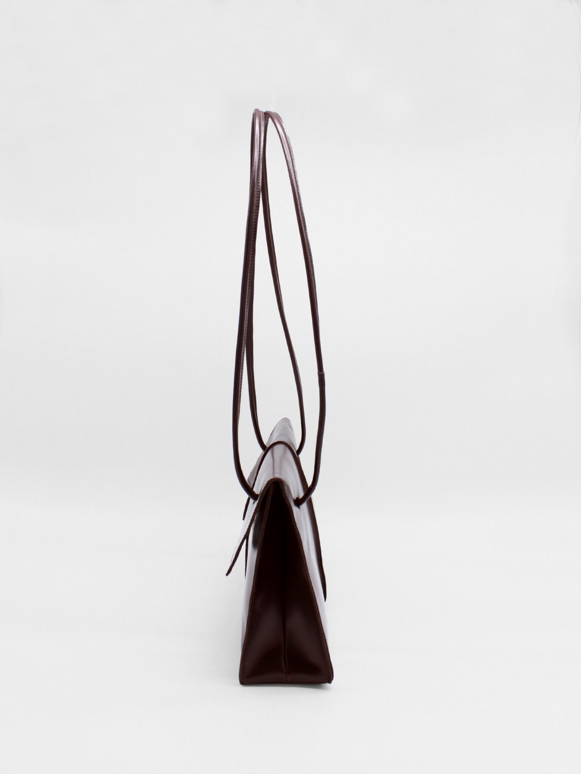 Big rectangle leather shoulder bag with string straps in brown