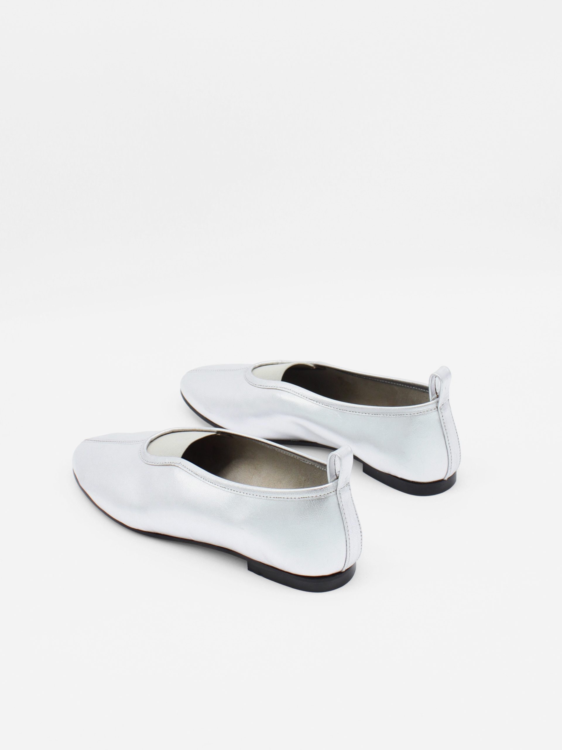 Leather ballet flats in silver leather with elastic band